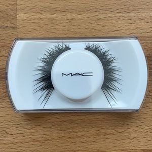 🖤 MAC #70 False Lashes